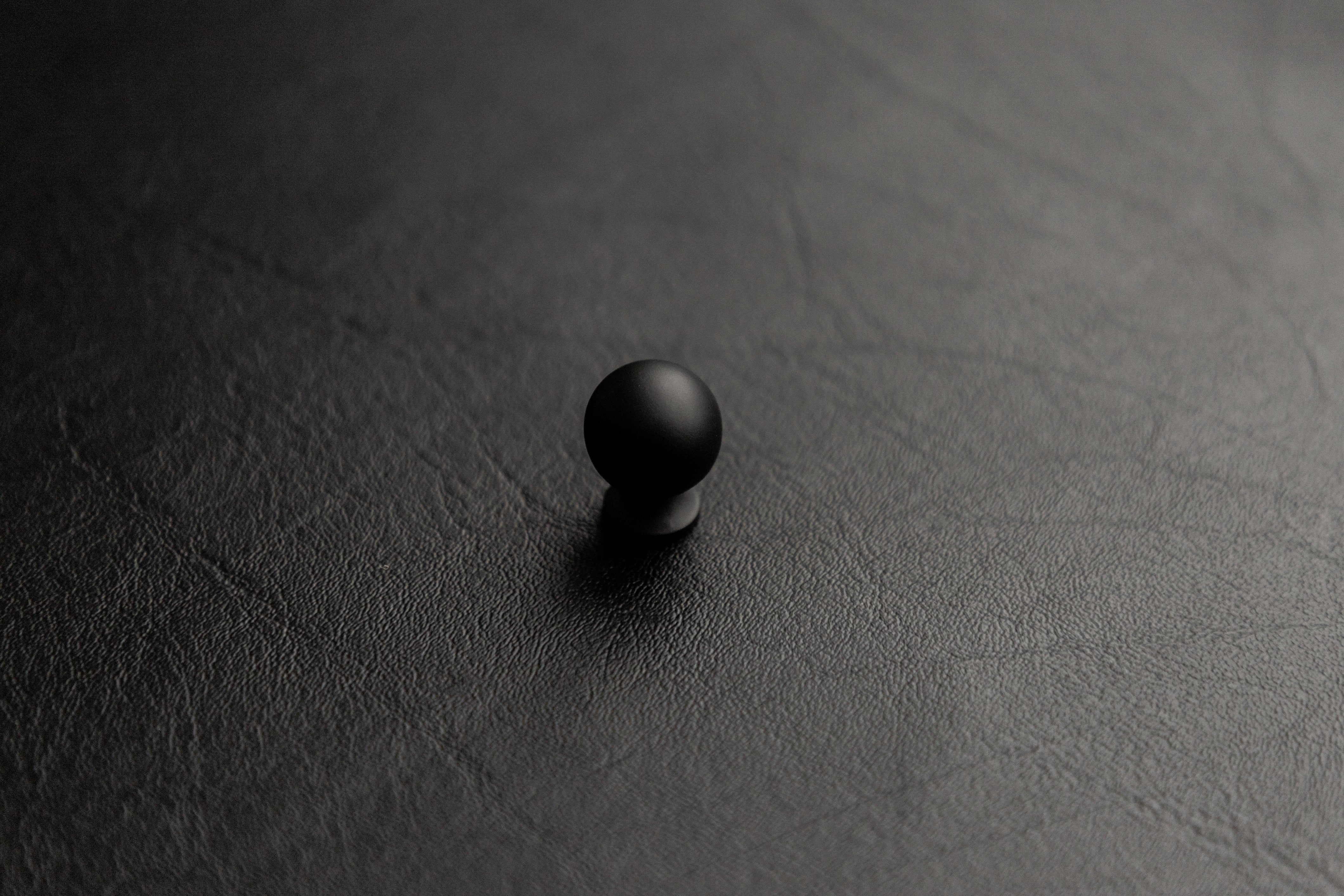 Belwith Keeler 3/4 Inch Diameter Bijou Akoya Round Knob - Matte Black
