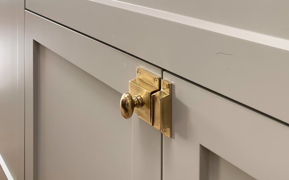Emtek Cabinet Latch - Hentell