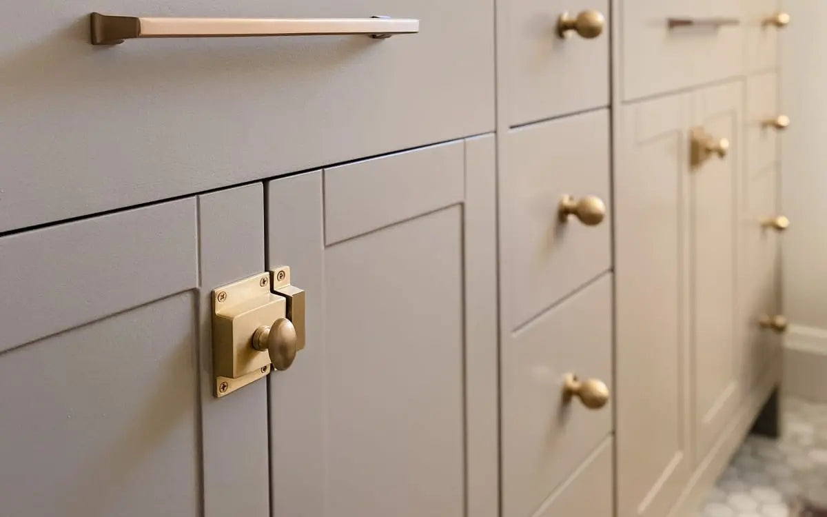 Emtek Cabinet Latch - Hentell