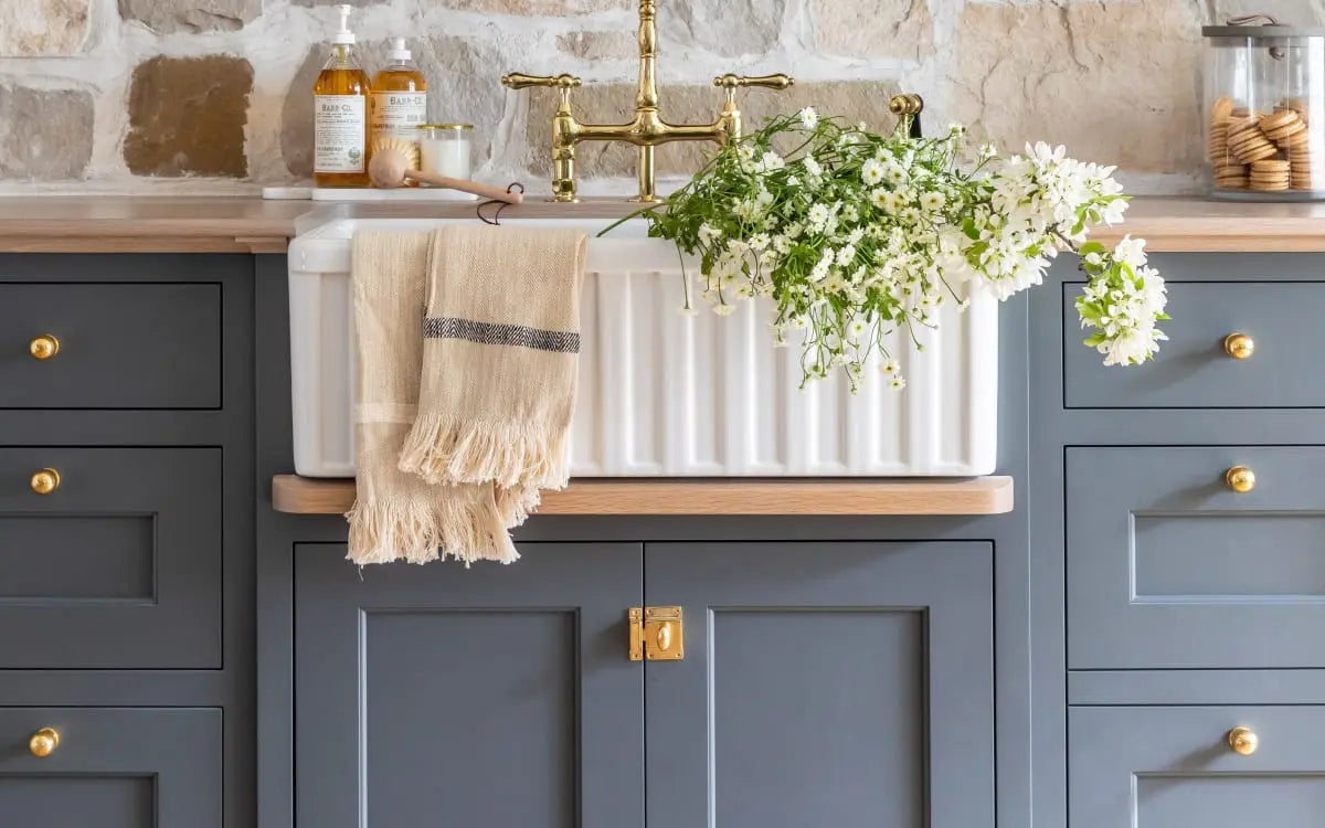 Emtek Cabinet Latch - Hentell