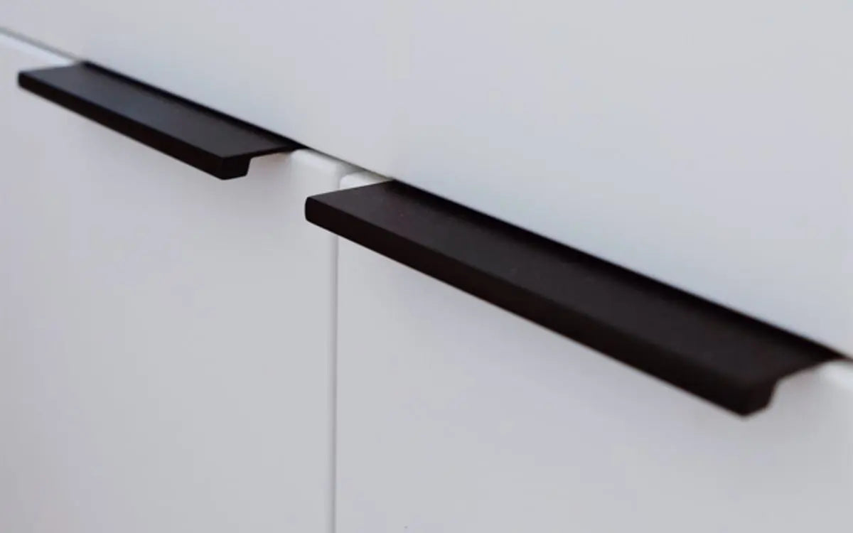 Emtek Cabinet Edge Pull - Hentell