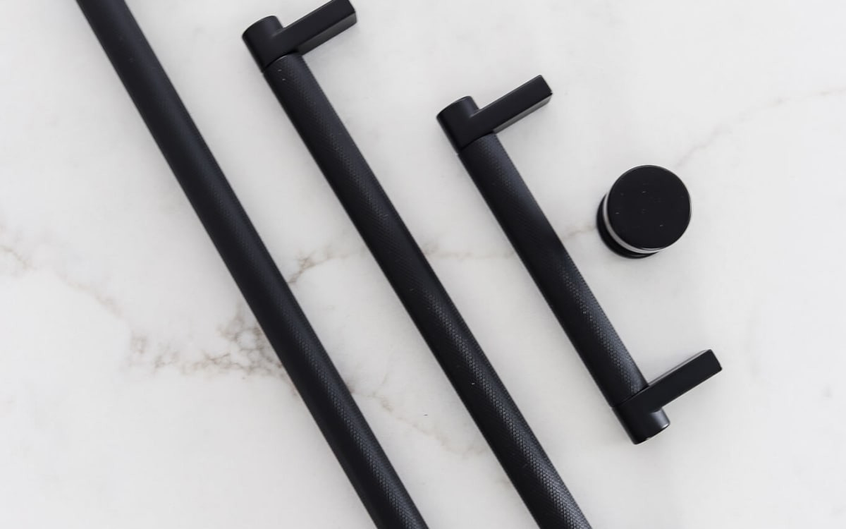 Emtek Select Cabinet Rectangular Stem Knurled Bar Cabinet Pull - Hentell