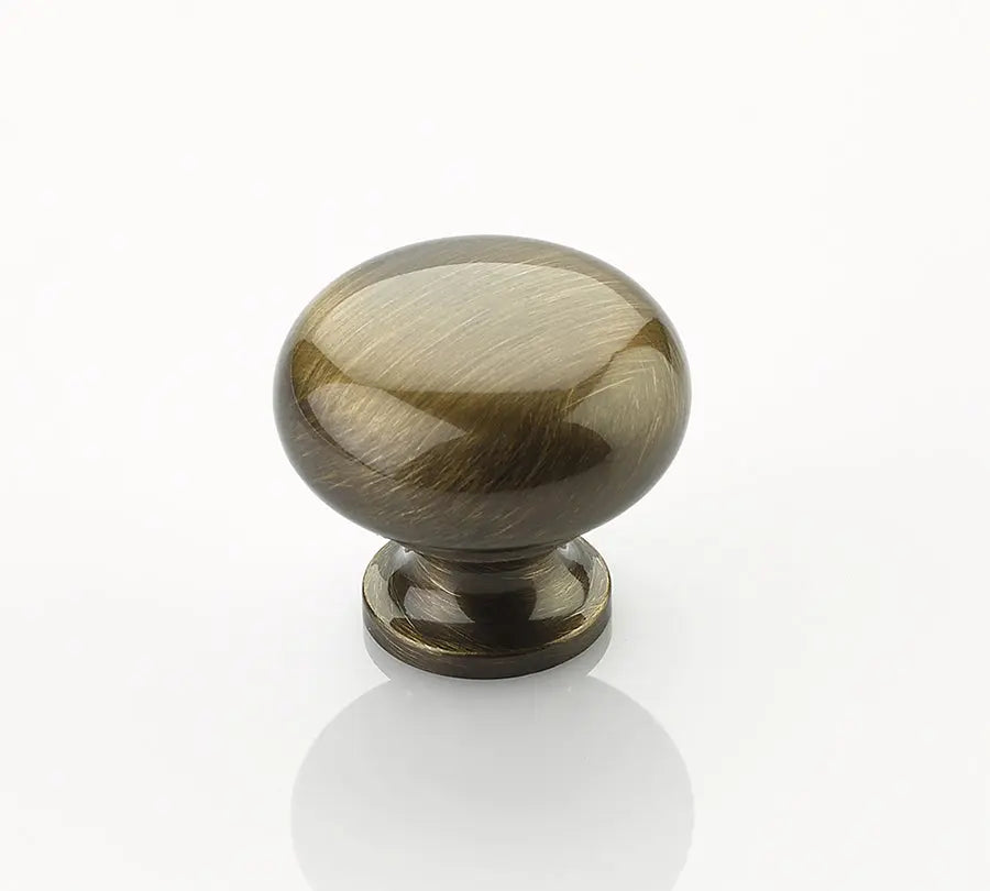 Schaub Traditional, Round Knob, Antique Brass, 1-1/4" dia Schaub Hentell Schaub