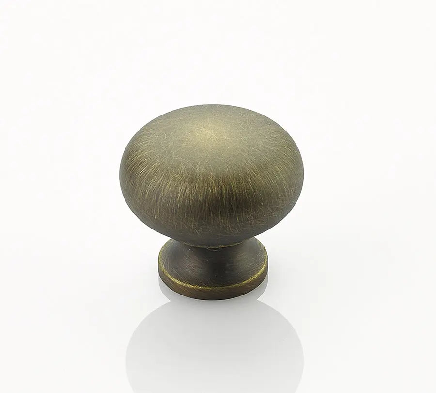 Schaub Traditional, Round Knob, Antique Light Brass, 1-1/4" dia Schaub Hentell Schaub