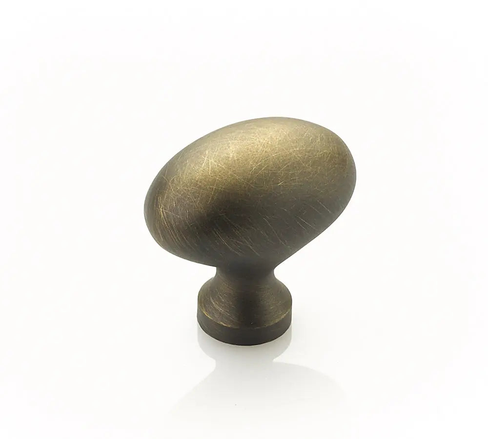 Schaub Traditional, Knob, Oval, Antique Light Brass, 1-3/8" dia Schaub Hentell Schaub