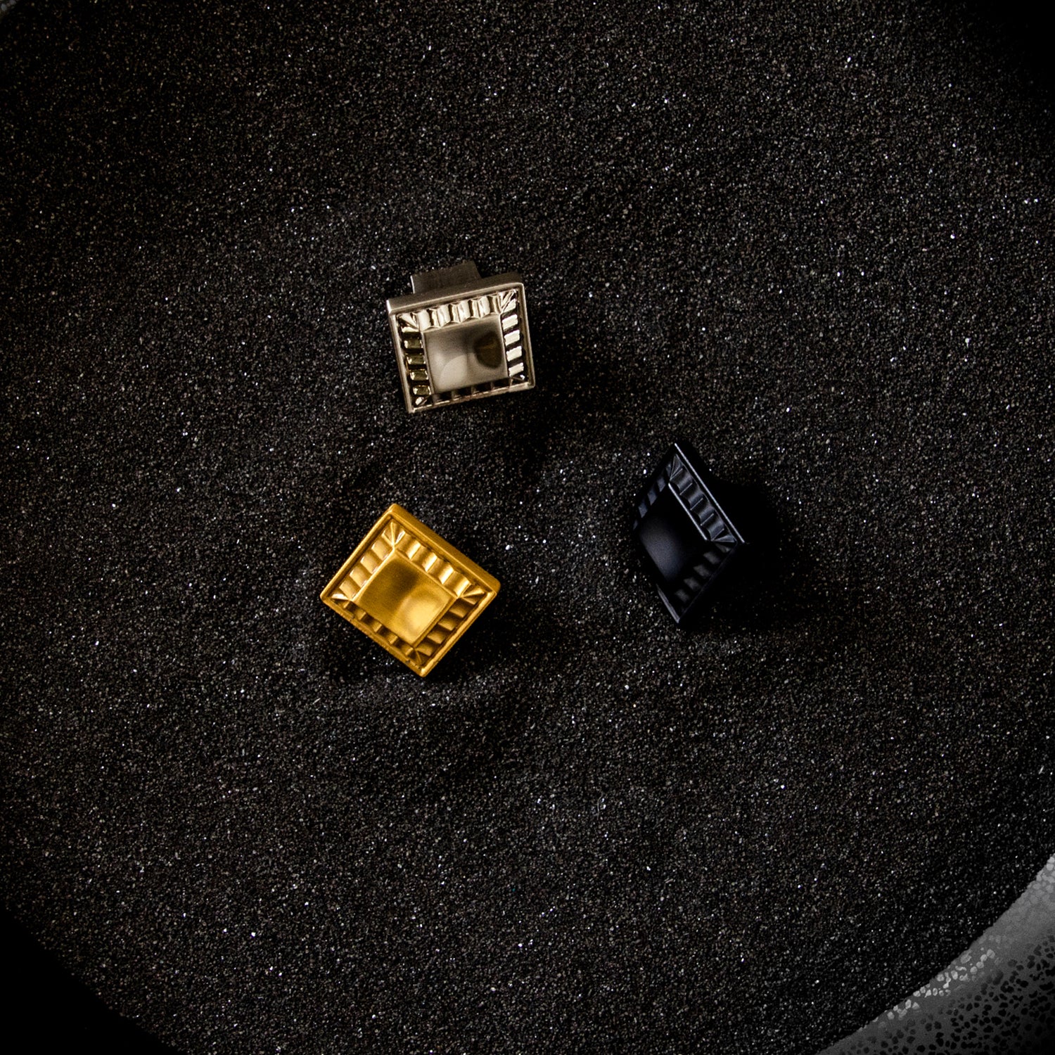 Belwith Keeler 1 Inch Square Bijou Astoria Square Knob - Satin Nickel