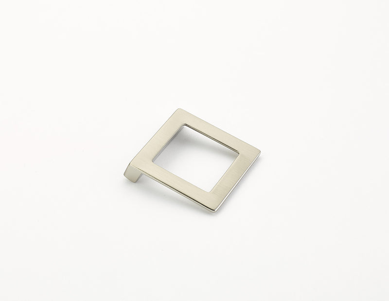 Schaub Finestrino, Angled Square Pull, Satin Nickel, 32 mm cc